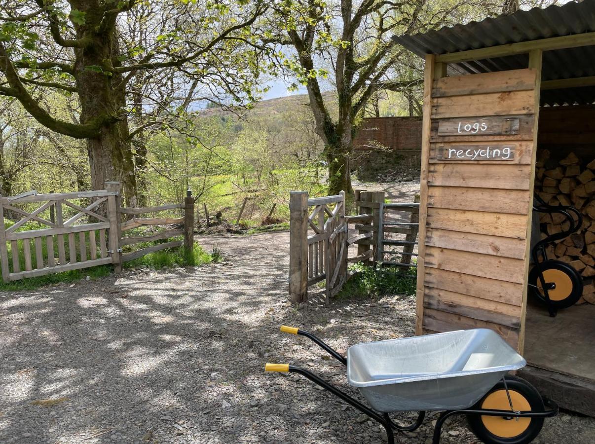 Cosy Woodland Off Grid Shepherds Hut - Rowan Villa Касъл Дъглас Екстериор снимка